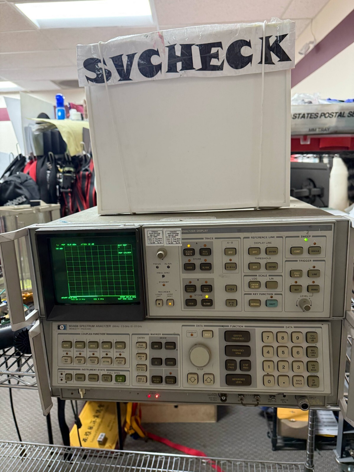 HP 8566B spectrum analyzer with 85662A display