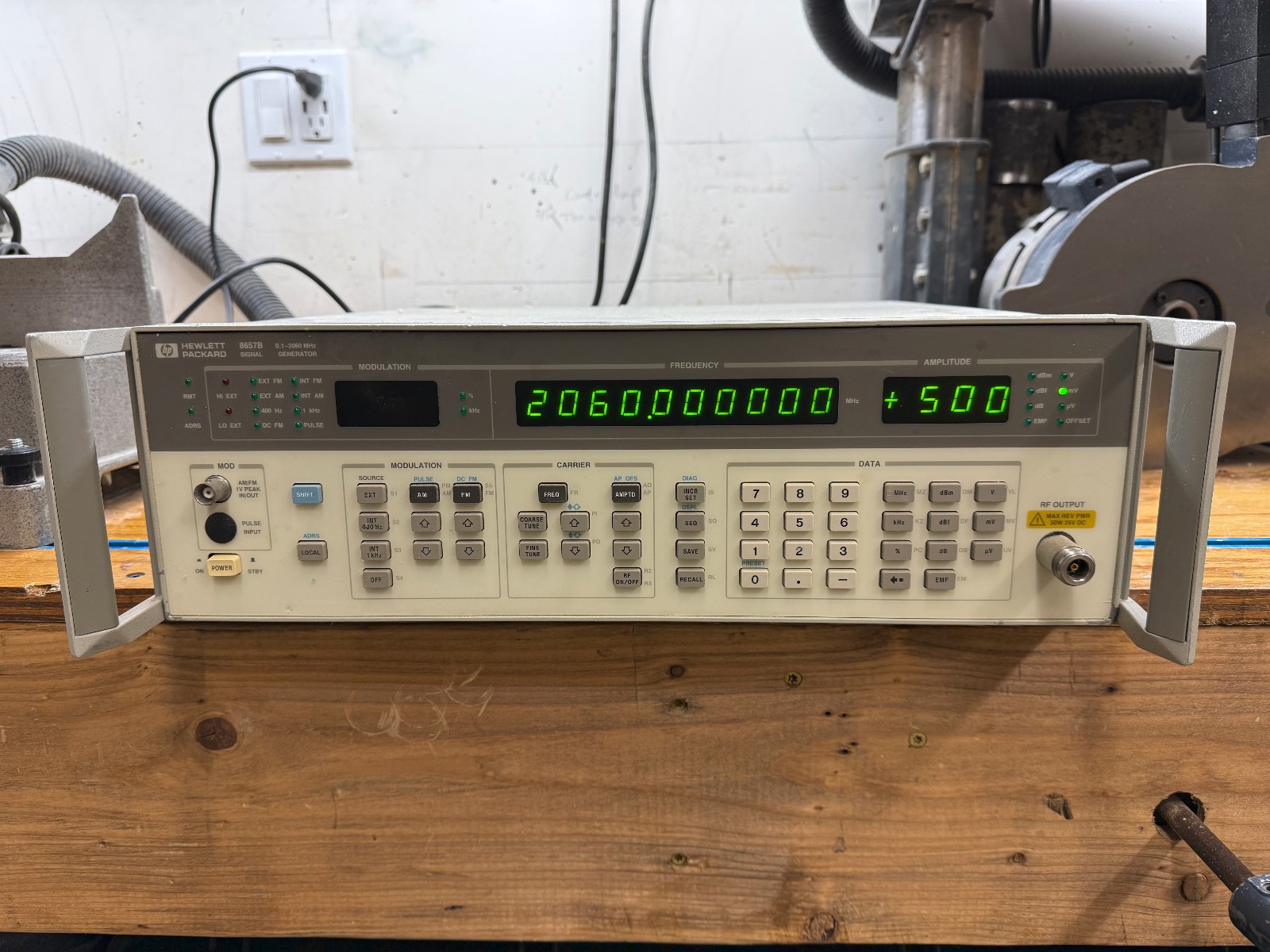 HP 8657B synthesized signal generator front panel